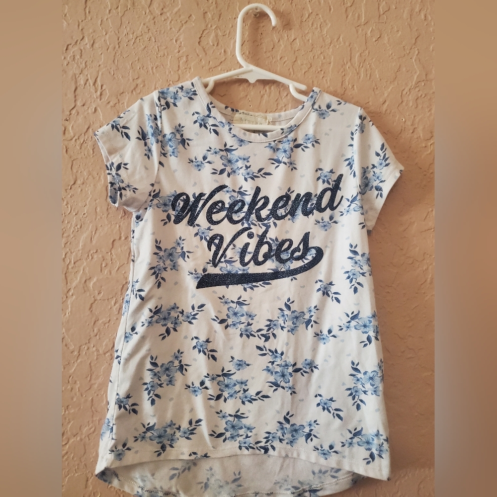 Btween Weekend Vibes glittery Tee size 8 Blue and White floral